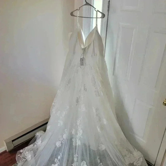 NWT Essense Of Australia Ivory Porcelain Gorgeous Stunning Wedding Gown, Sz 24 - Picture 5 of 15